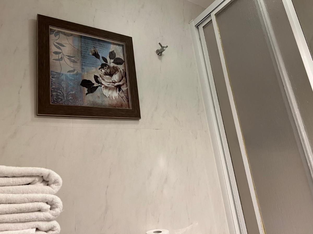 Thc Bergantin Hostel Мадрид Екстериор снимка